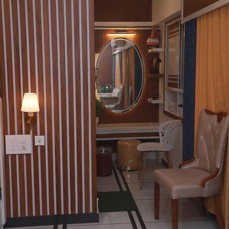 Excellency Airport Hotel Kochi Ngoại thất bức ảnh
