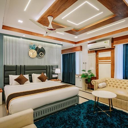 Excellency Airport Hotel Kochi Ngoại thất bức ảnh