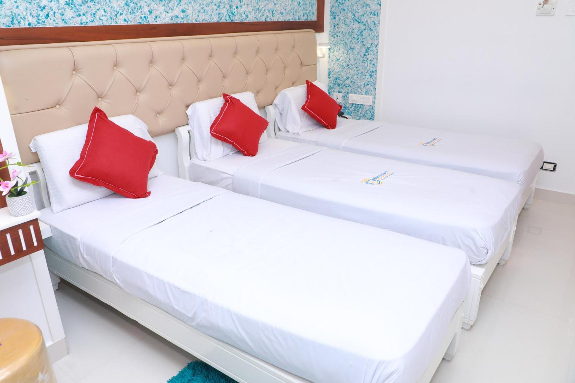 Excellency Airport Hotel Kochi Ngoại thất bức ảnh
