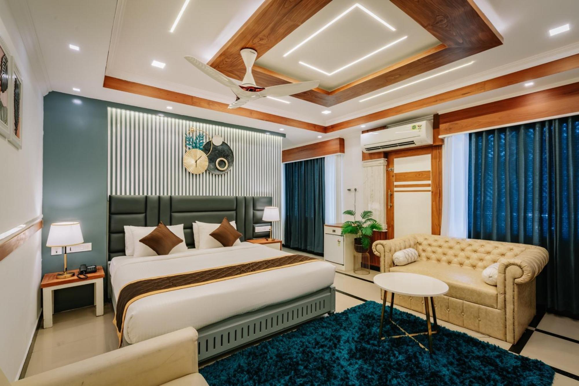 Excellency Airport Hotel Kochi Ngoại thất bức ảnh